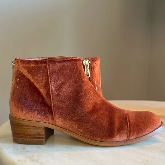 Anthropologie Velvet Ankle Boots in Copper/ Rust with Gold Detail : size 6.5 - Picture 7 of 11